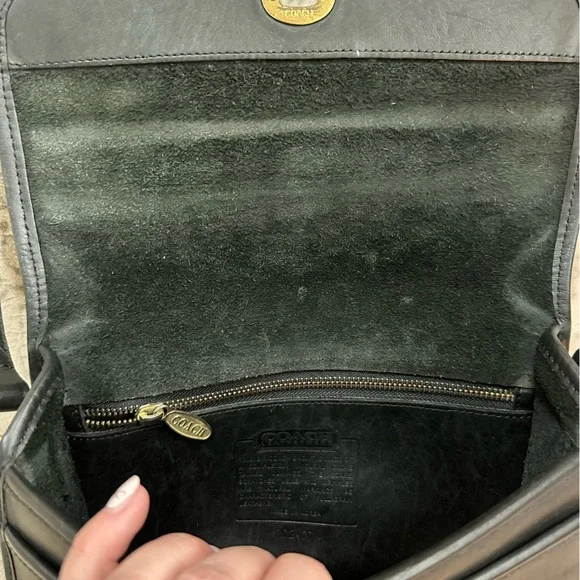 Vintage Coach City Black Leather Flap Crossbody Bag Turnlock Brass - Picture 2 of 8